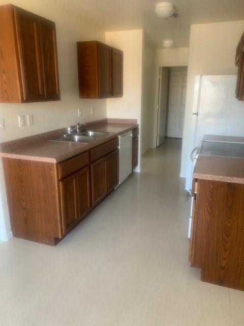 3424 Sunriver Road, Unit 1 Bullhead City, AZ 86429 - Photo 4 of 18 Kitchen