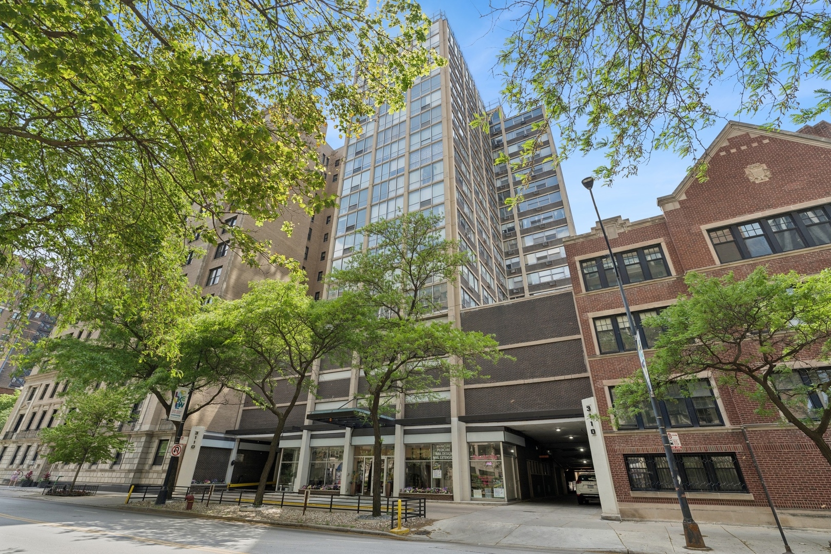 3110 North Sheridan Road, Unit 801 Chicago, IL 60657 - Photo 1 of 12 Gallery Image 1