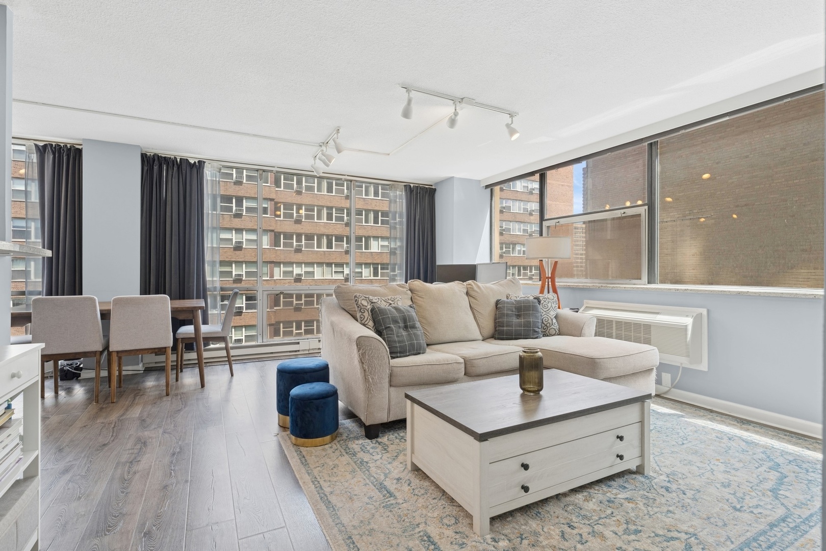 3110 North Sheridan Road, Unit 801 Chicago, IL 60657 - Photo 2 of 12 Gallery Image 2