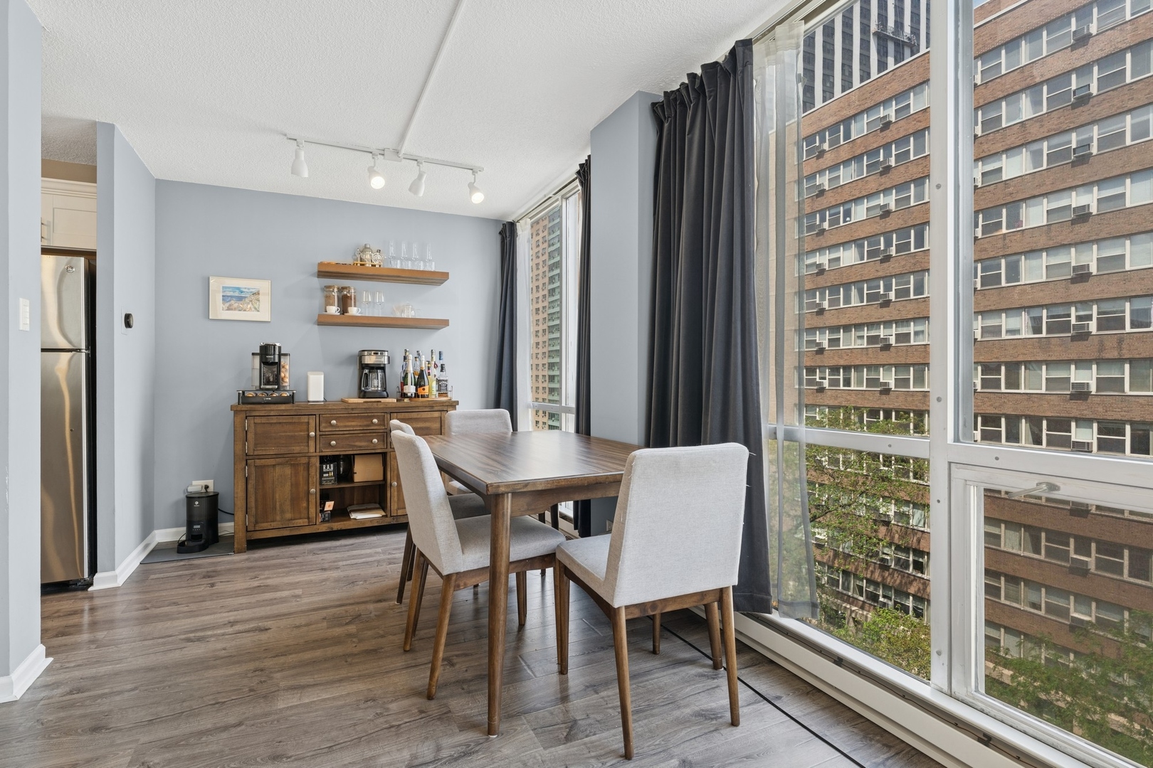 3110 North Sheridan Road, Unit 801 Chicago, IL 60657 - Photo 4 of 12 Gallery Image 4