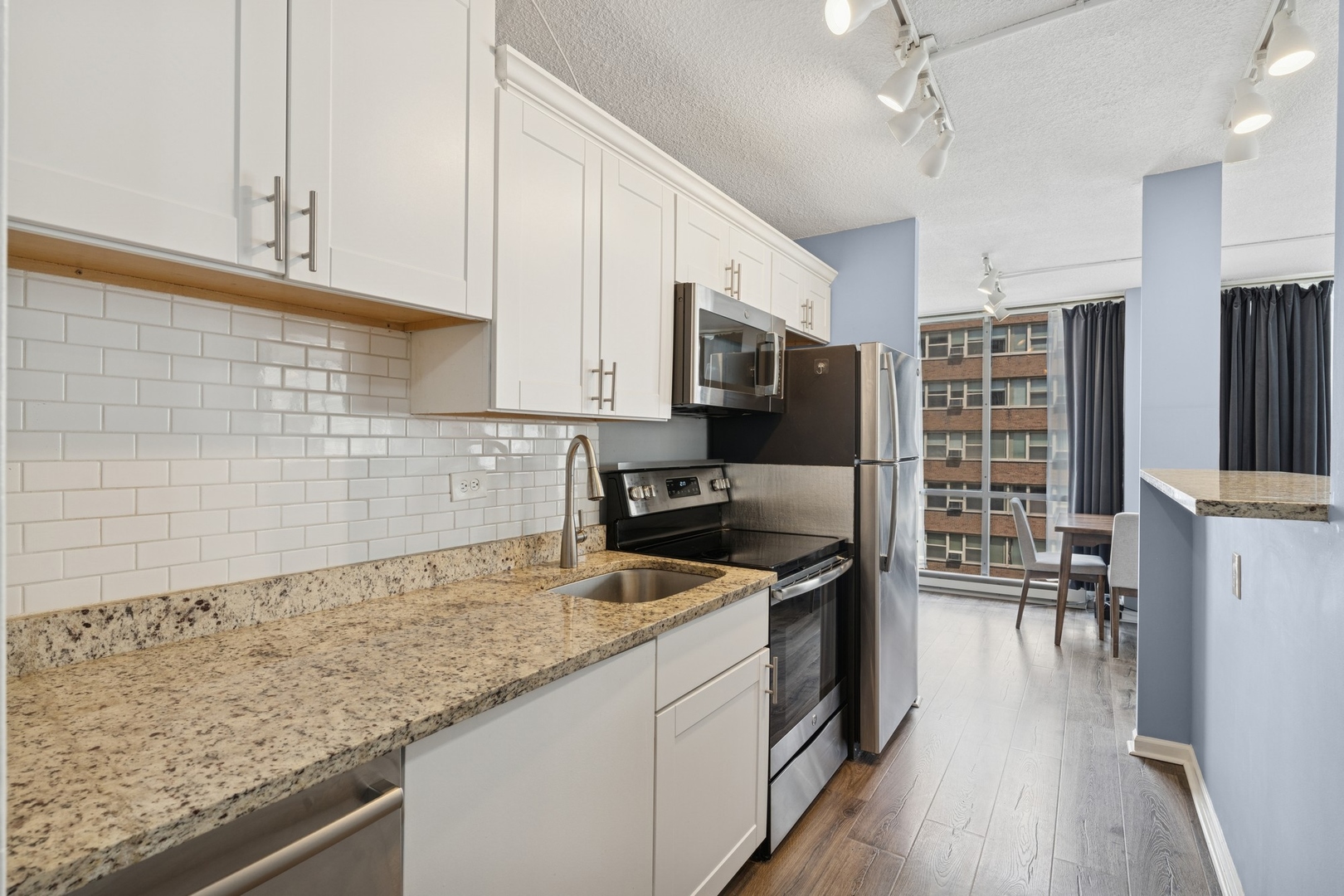 3110 North Sheridan Road, Unit 801 Chicago, IL 60657 - Photo 5 of 12 Gallery Image 5