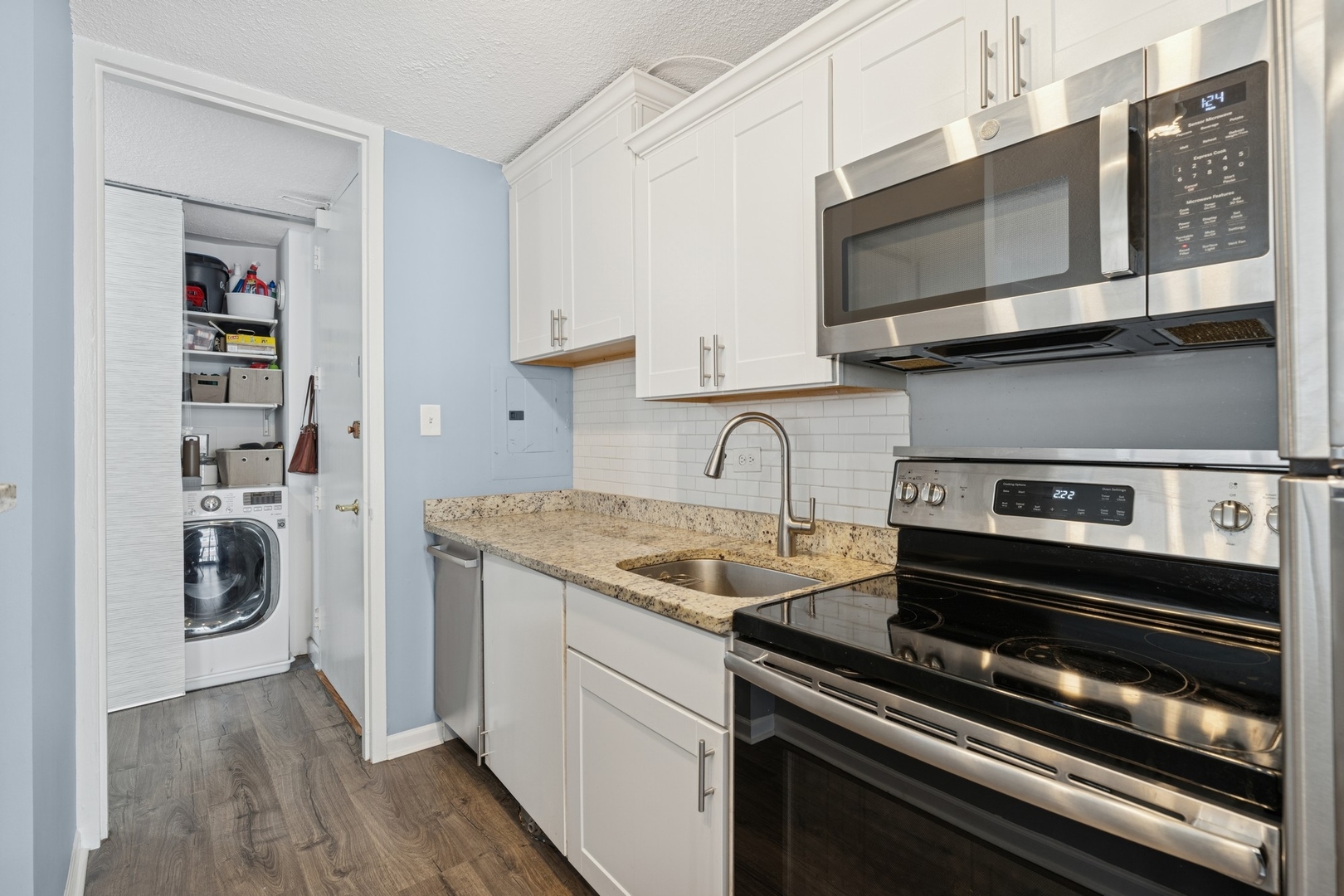 3110 North Sheridan Road, Unit 801 Chicago, IL 60657 - Photo 6 of 12 Gallery Image 6