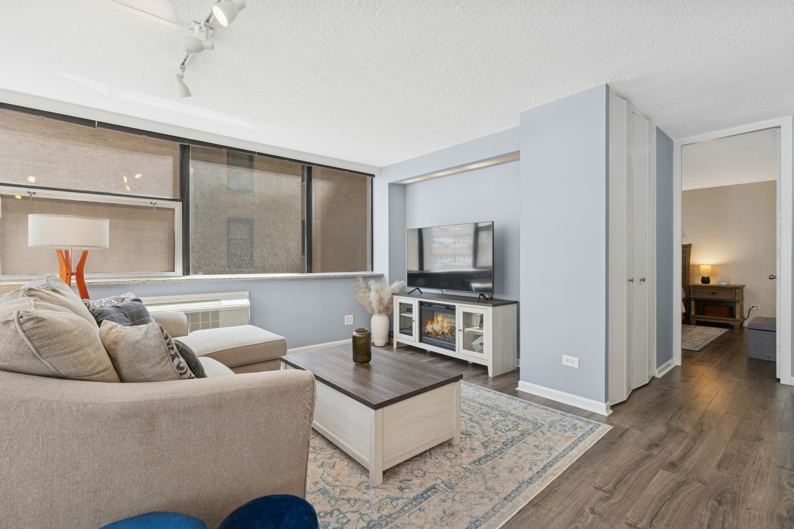 3110 North Sheridan Road, Unit 801 Chicago, IL 60657 - Photo 8 of 12 Gallery Image 8
