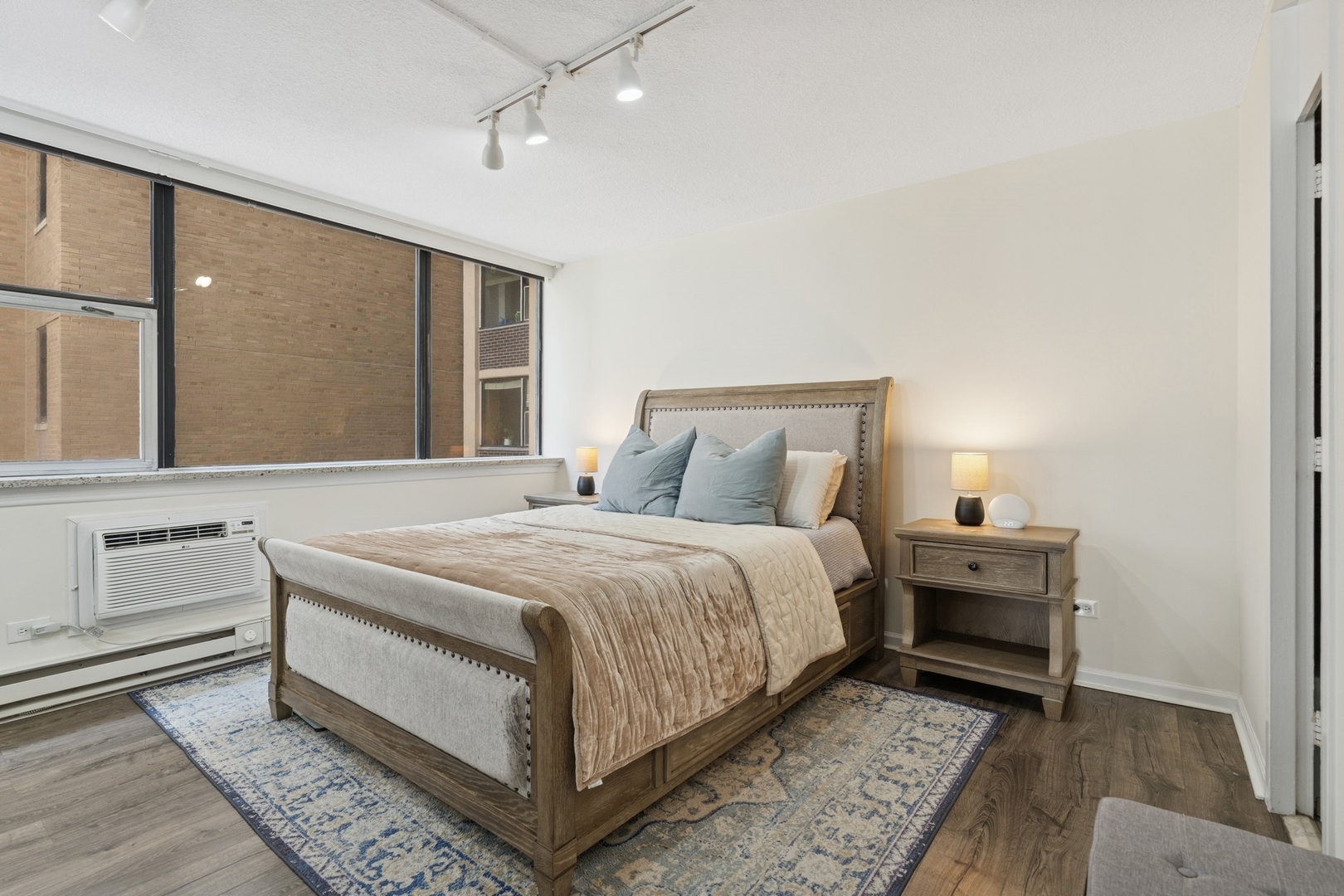 3110 North Sheridan Road, Unit 801 Chicago, IL 60657 - Photo 9 of 12 Gallery Image 9