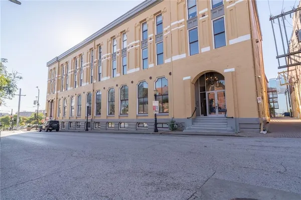 $349,000 | 113 West 5th Street, Unit 206, Kansas City, MO 64105