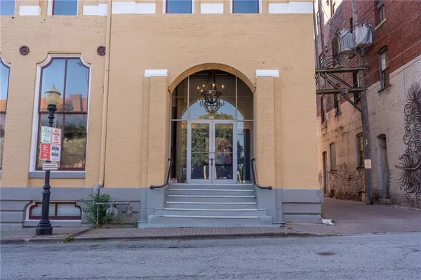 $349,000 | 113 West 5th Street, Unit 206, Kansas City, MO 64105