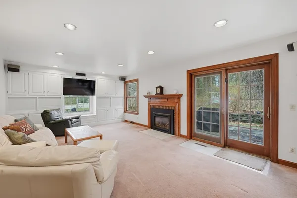 $725,000 | 41 Ashton Lane, South Hadley, MA 01075