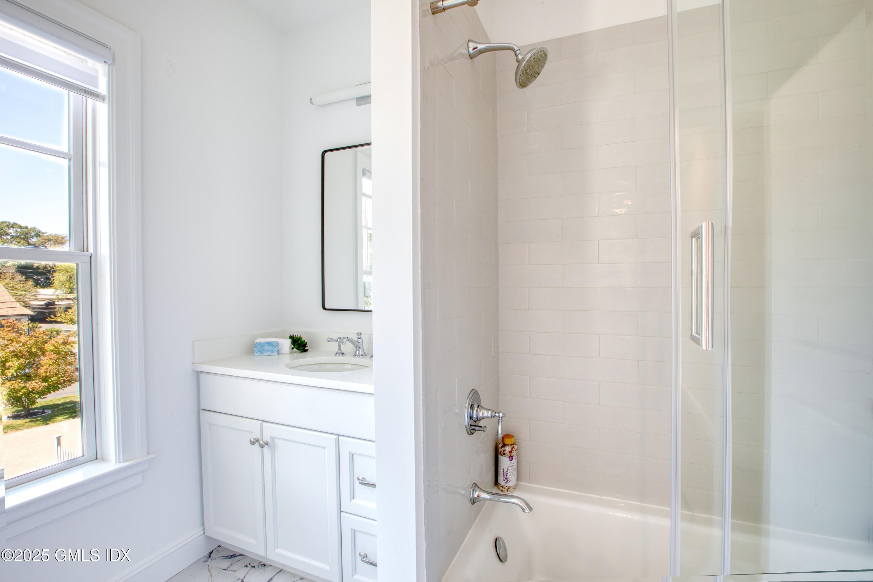 11 Orchard Place, Unit B Greenwich, CT 06830 - Photo 16 of 25 Hall Bath