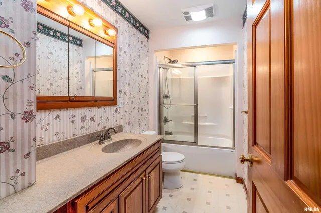 $190,000 | 1301 West Court Street, Carbondale, IL 62901