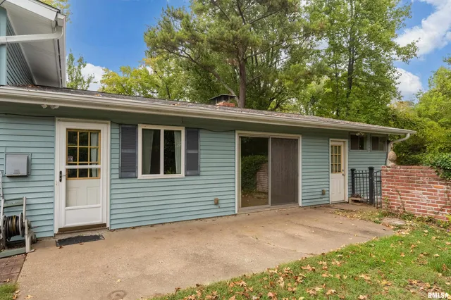 $190,000 | 1301 West Court Street, Carbondale, IL 62901