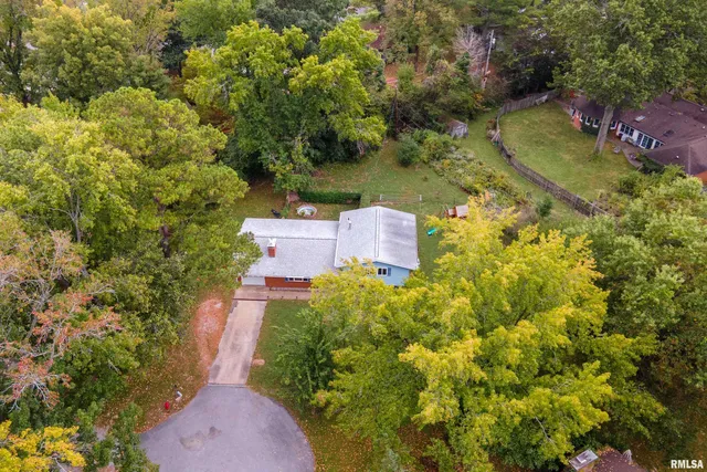 $190,000 | 1301 West Court Street, Carbondale, IL 62901