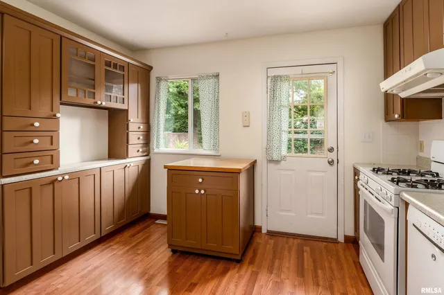 $190,000 | 1301 West Court Street, Carbondale, IL 62901