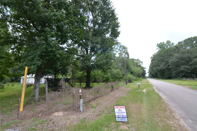 $195,000 | 1120 Cherry Creek Drive South, Shepherd, TX 77371