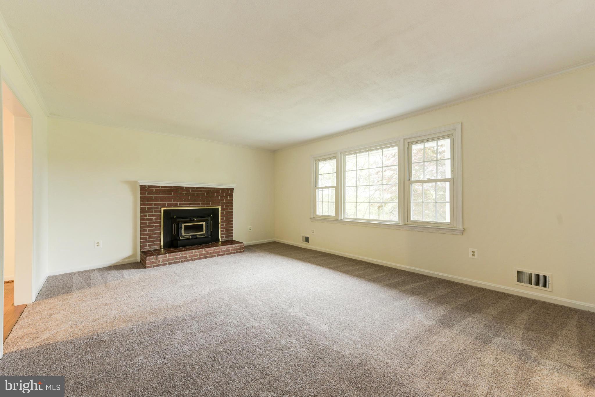 8030 Devlin Road Bristow, VA 20136 - Photo 11 of 27 Living Room with NEW Carpet