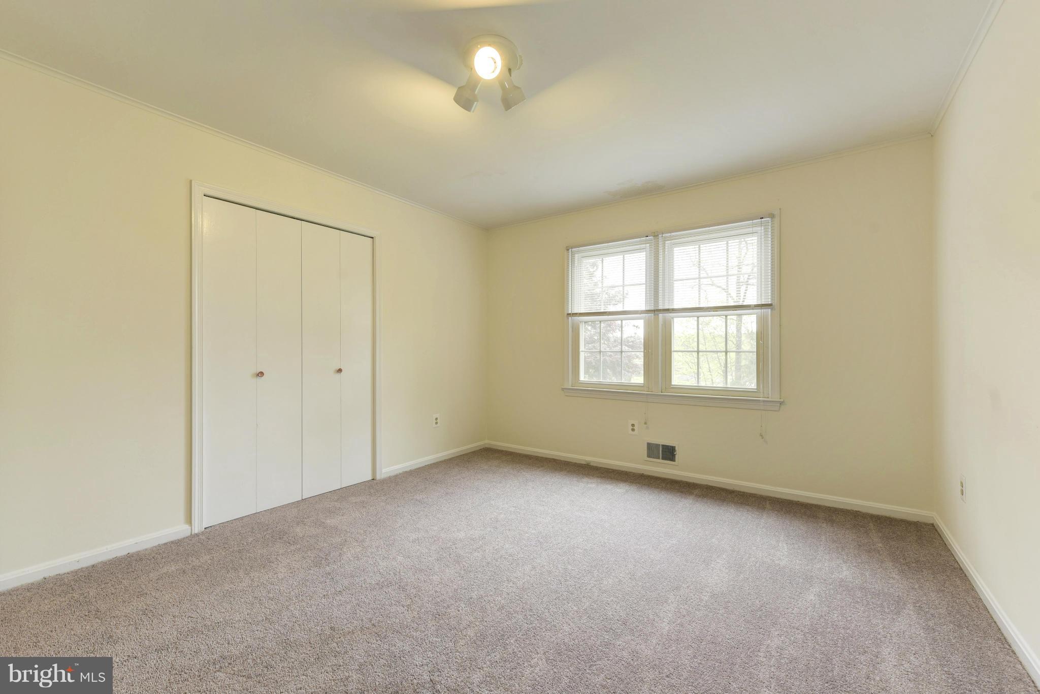 8030 Devlin Road Bristow, VA 20136 - Photo 17 of 27 Large and Spotless 3rd Bedroom