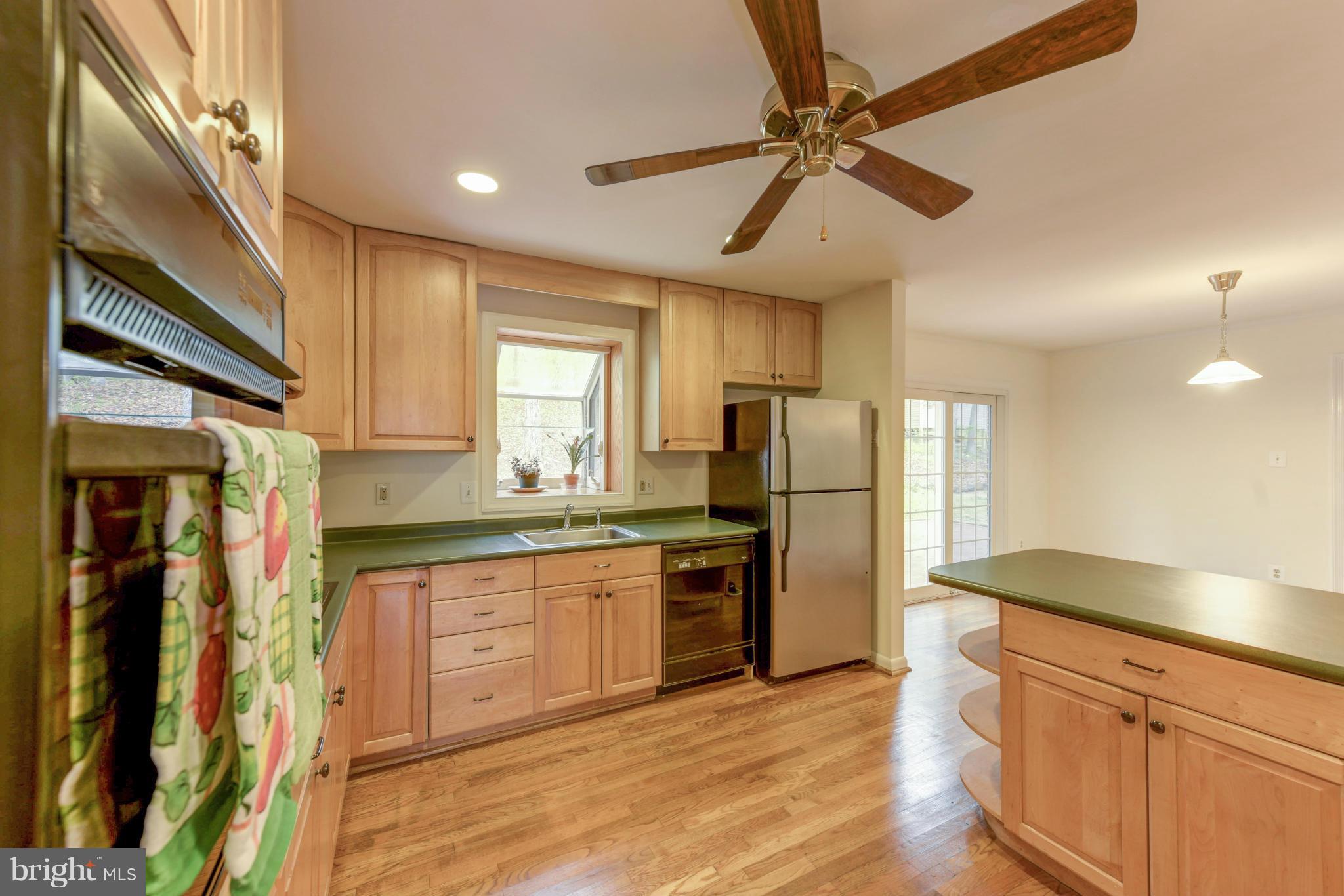 8030 Devlin Road Bristow, VA 20136 - Photo 6 of 27 Great Space for Everyone!