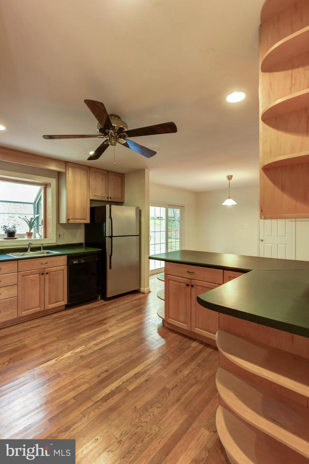 8030 Devlin Road Bristow, VA 20136 - Photo 7 of 27 Fabulous Flow and Plenty of Storage