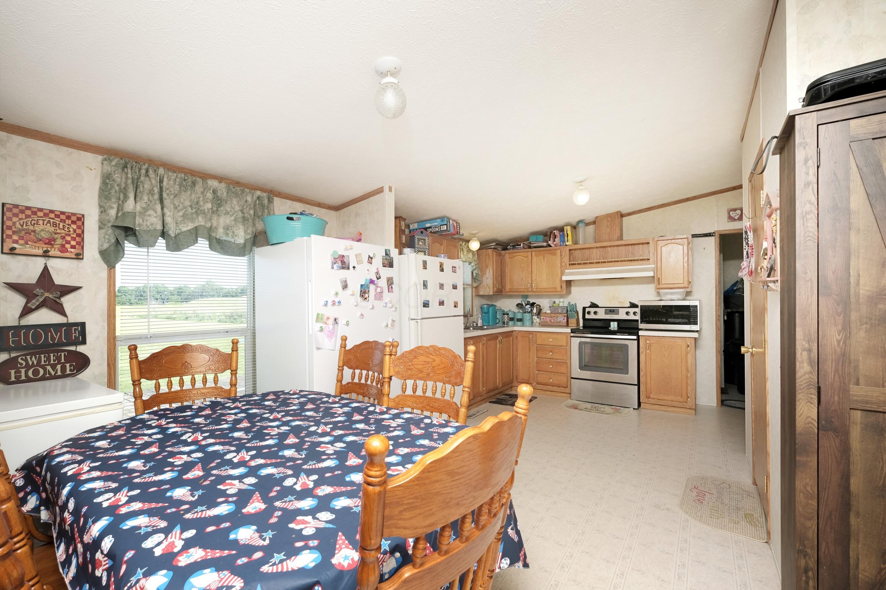 5560 Stauffer Road Morral, OH 43337 - Photo 6 of 10 Eat in kitchen