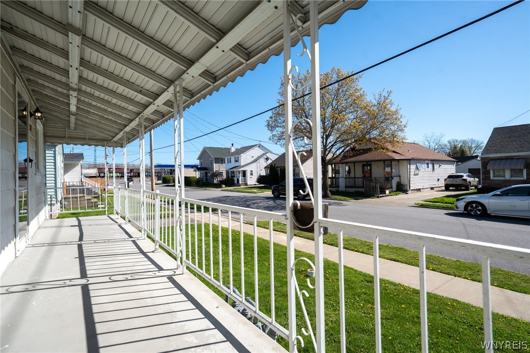 252 Roland Street Cheektowaga, NY 14212 - Photo 4 of 47 Front porch looking North towards Broadway
