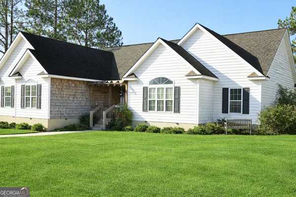 a view of a house with a yard