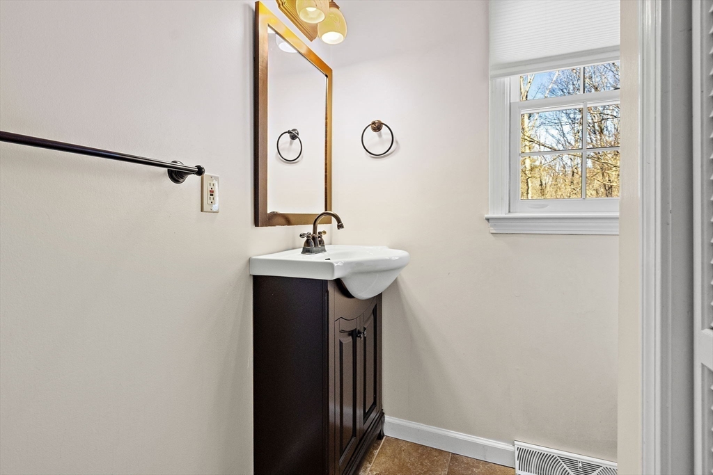 69 Jefferson Road Franklin, MA 02038 - Photo 12 of 34