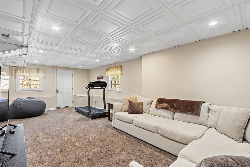 69 Jefferson Road Franklin, MA 02038 - Photo 27 of 34