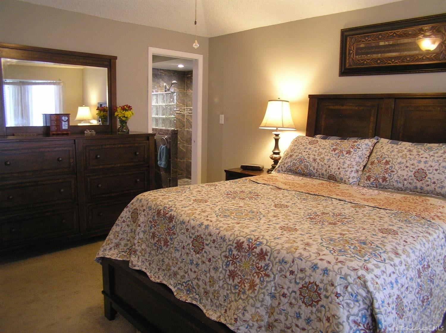 19900 Meadows Road Tehachapi, CA 93561 - Photo 14 of 42 Master bedroom