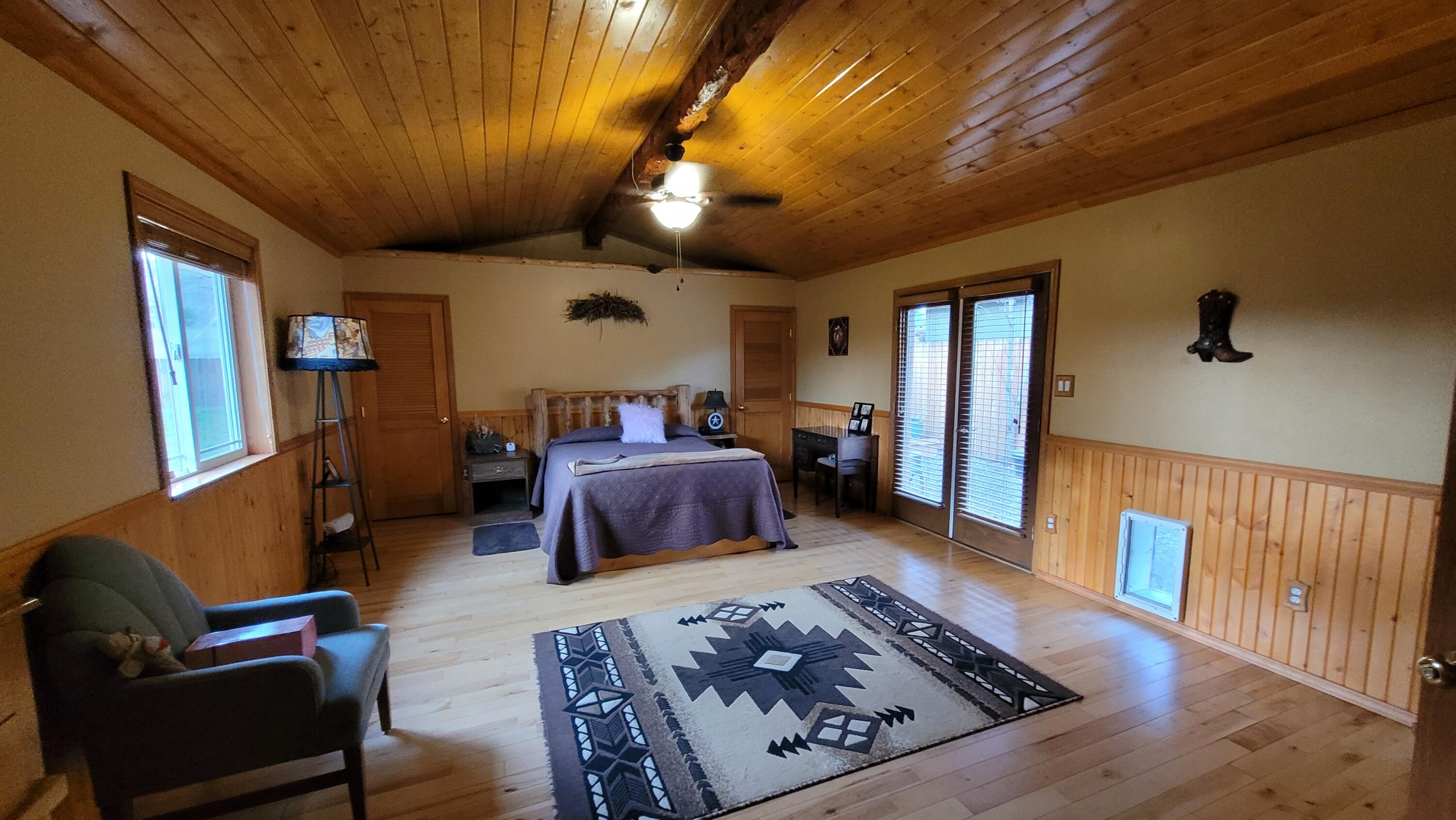 1892 Northeast Laughlin Road Prineville, OR 97754 - Photo 11 of 20 20220525_190818