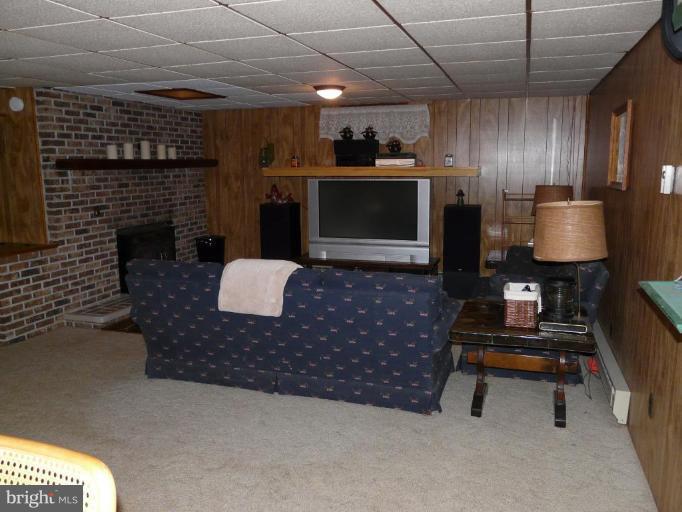 791 Hilltop Road Elkton, MD 21921 - Photo 8 of 20 a living room with furniture