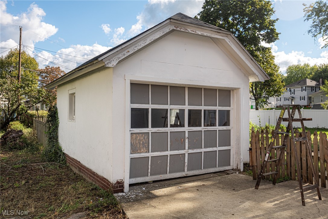 540 Cambridge Road Coshocton, OH 43812 - Photo 5 of 38 View of garage