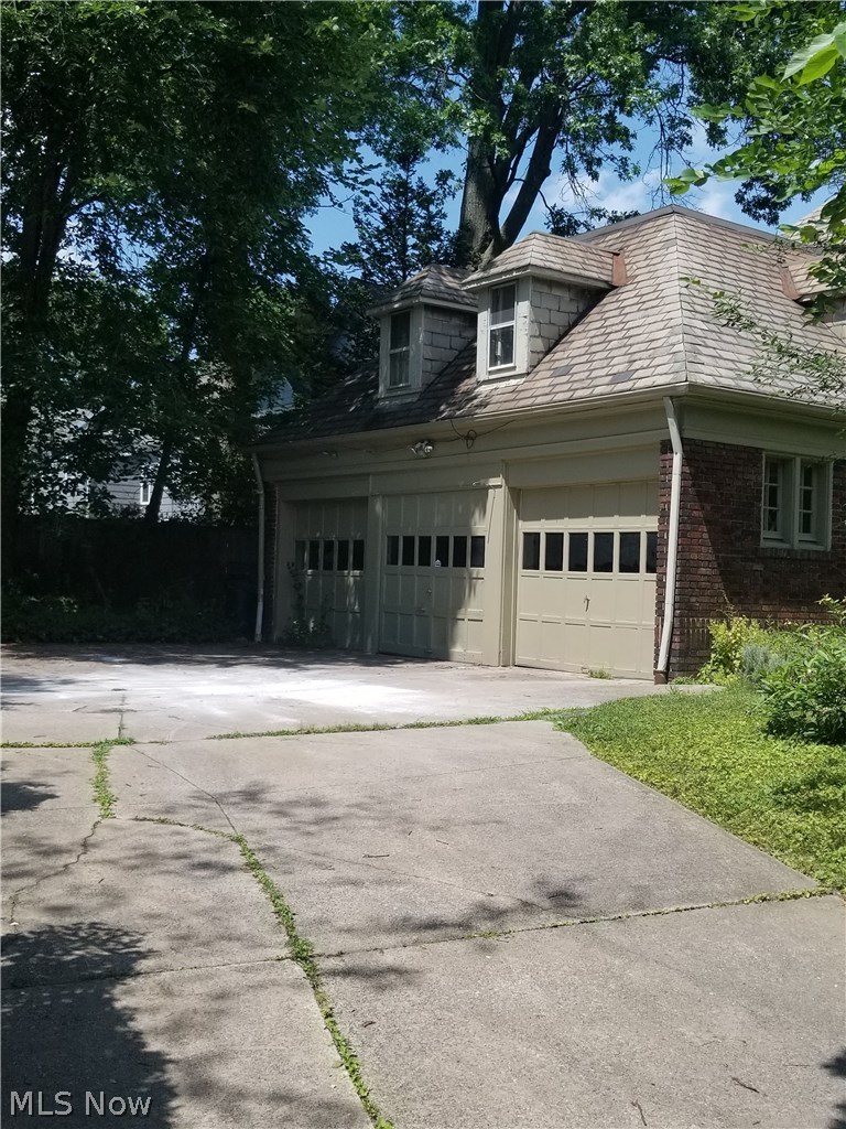 3070 Chadbourne Road Cleveland, OH 44120 - Photo 2 of 34