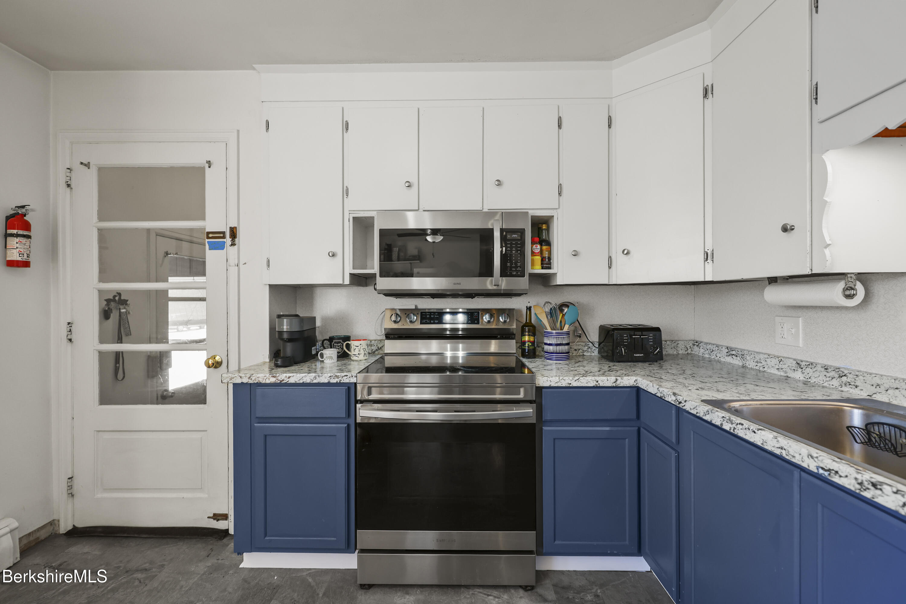 8 Alba Avenue Pittsfield, MA 01201 - Photo 11 of 36 Kitchen