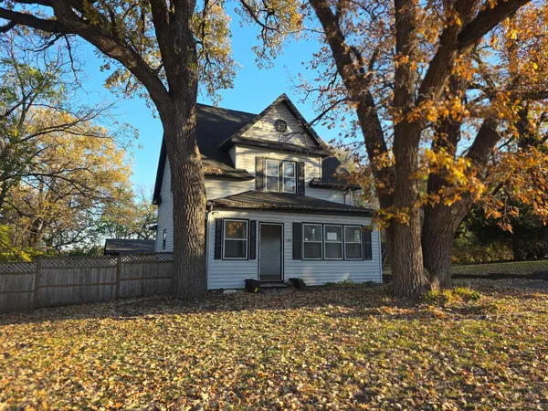 $142,800 | 109 West Bridge Street, Redwood Falls, MN 56283