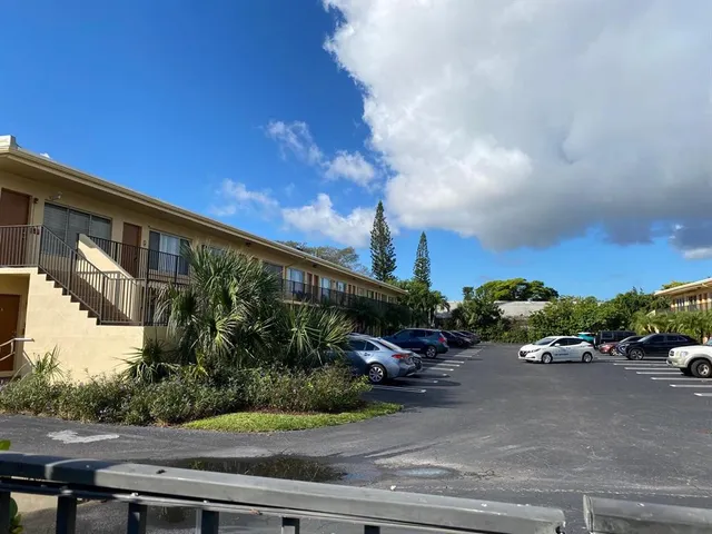 $150,000 | 2303 South Federal Highway, Unit 19, Boynton Beach, FL 33435