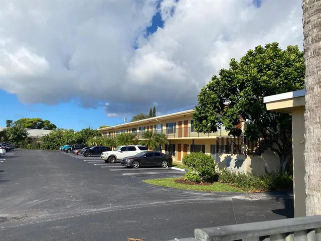 $150,000 | 2303 South Federal Highway, Unit 19, Boynton Beach, FL 33435