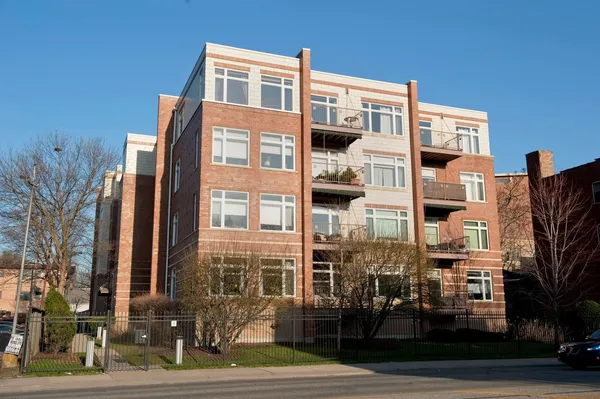 $375,000 | 515 North Harlem Avenue, Unit 203, Oak Park, IL 60302