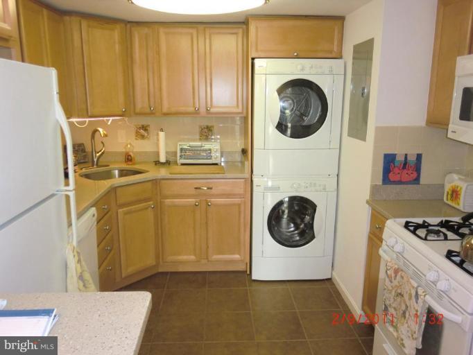 8710 Manchester Road, Unit 4 Silver Spring, MD 20901 - Photo 4 of 8 Kitchen