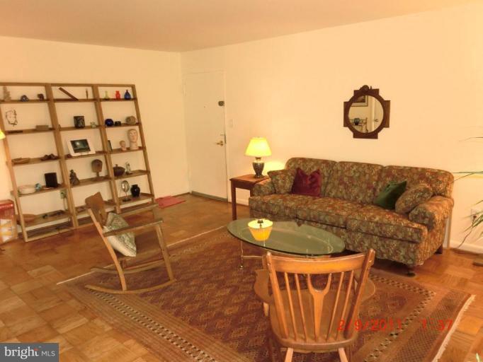 8710 Manchester Road, Unit 4 Silver Spring, MD 20901 - Photo 5 of 8 Living Room