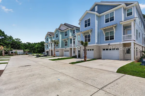 $724,900 | 220 Olive Shell Court, Unit 35, Hilton Head Island, SC 29926