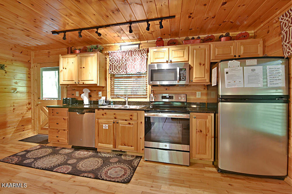 2234 Breezy Road Sevierville, TN 37876 - Photo 4 of 32 DSC_7476