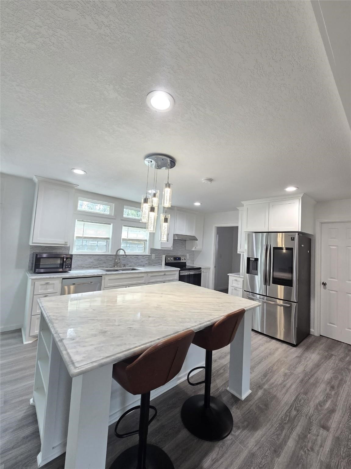 304 North Walnut Drive Trinity, TX 75862 - Photo 5 of 9 a large kitchen with a table and chairs