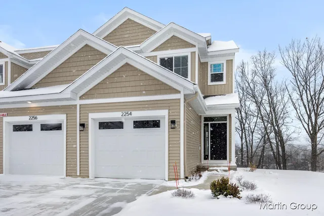 $409,900 | 2239 Watertown Way, Grand Rapids, MI 49505