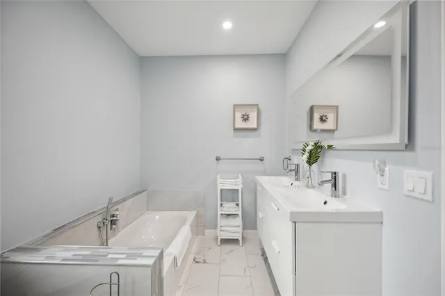 $3,200 | 2425 Clematis Street, Sarasota, FL 34239