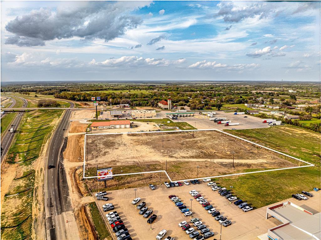 350 Interstate 45 East Fairfield, TX 75840 - Photo 5 of 11 a view of a city