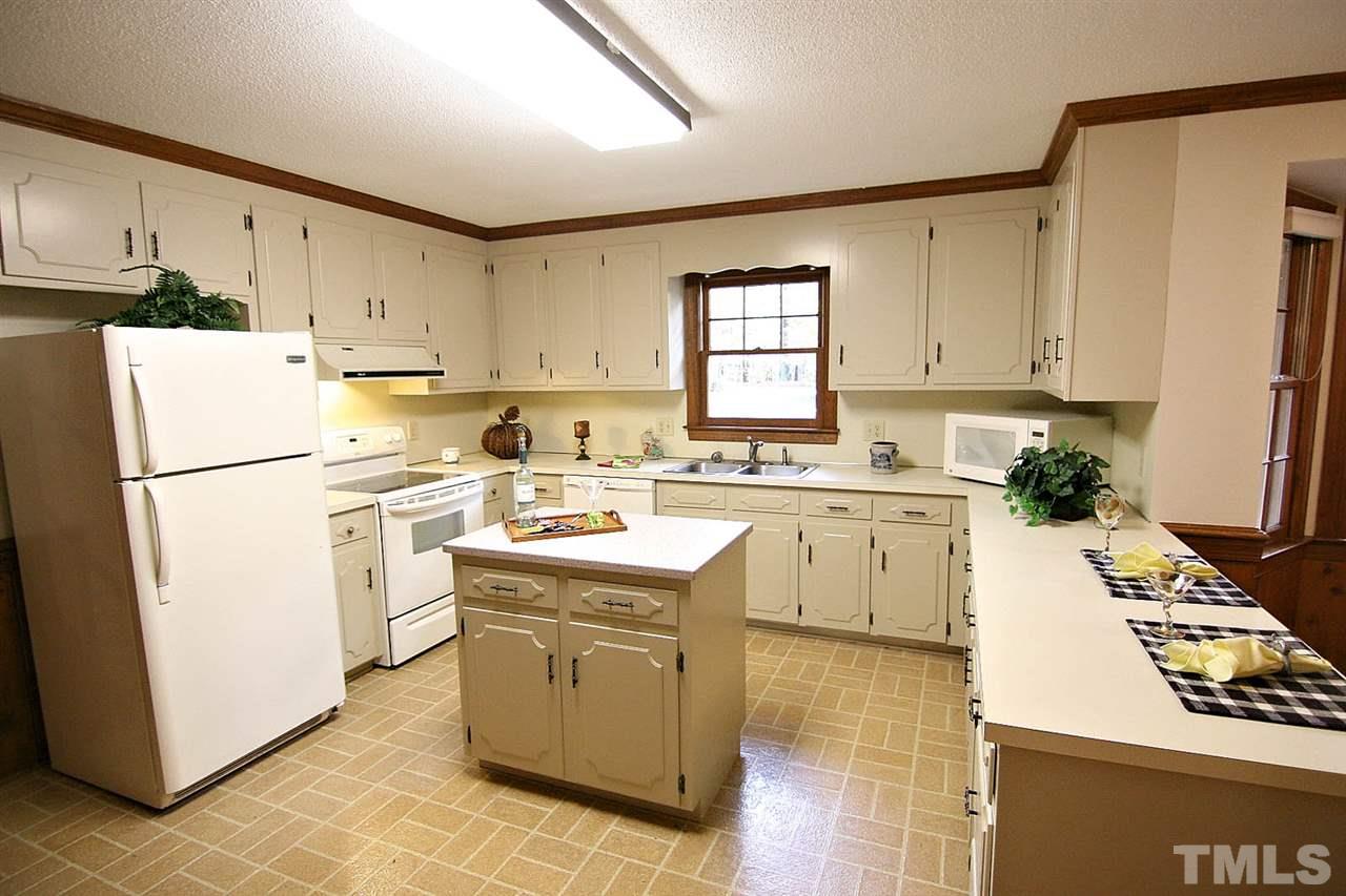 2816 Mattlyn Court Raleigh, NC 27613 - Photo 9 of 25 A Real Chef's Kitchen with Abundant Cabinets