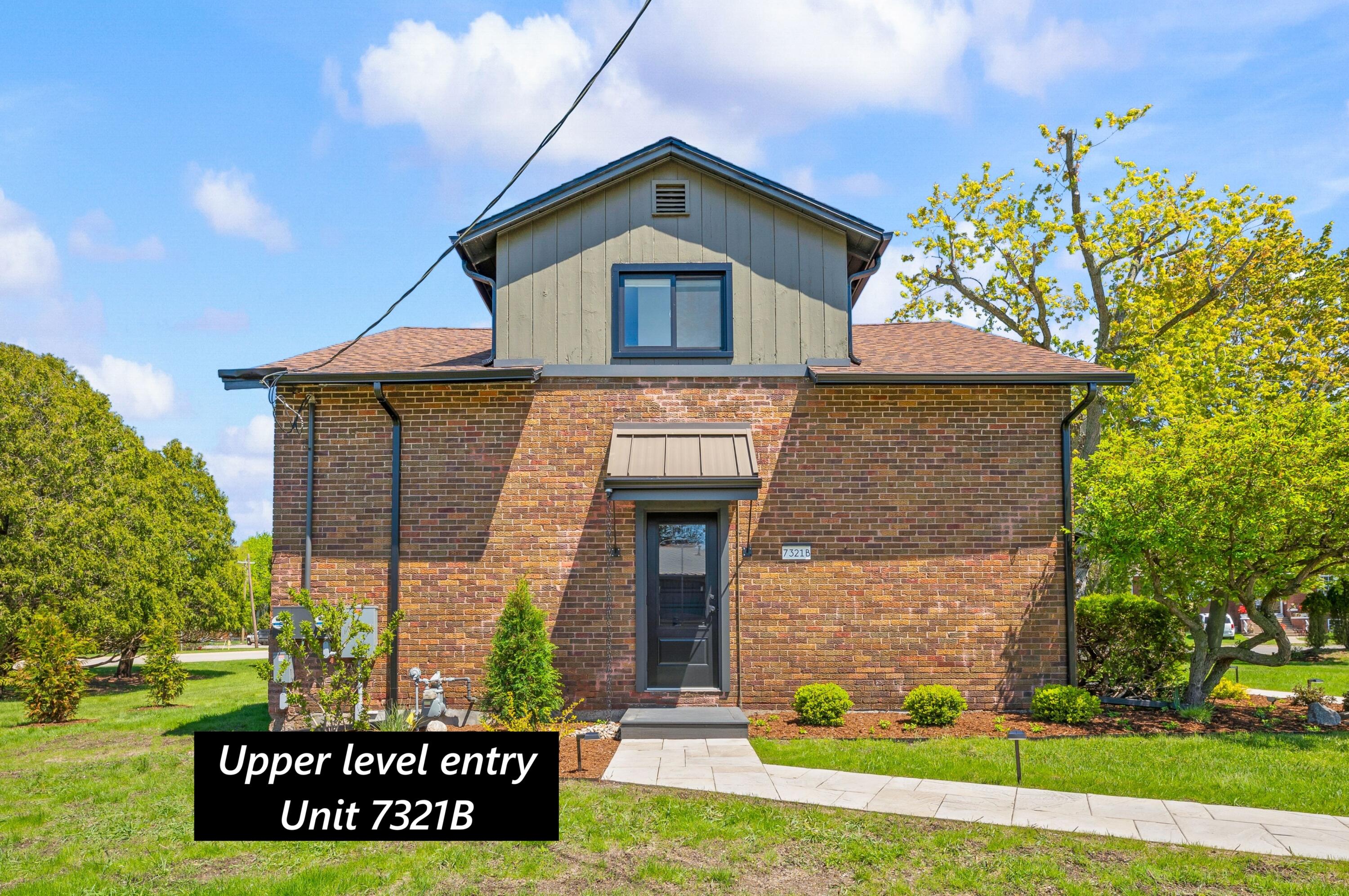 7321 West Harbert Road Three Oaks, MI 49128 - Photo 15 of 31 Upper level entry 7321B