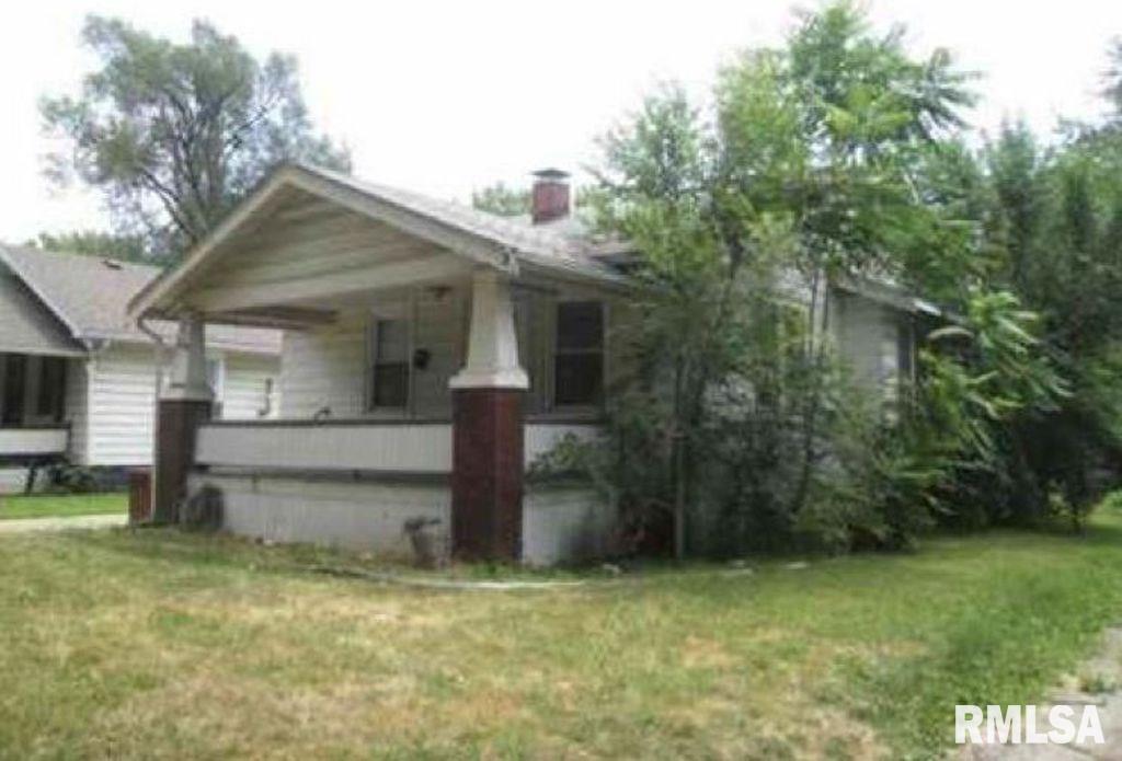 1329 East Olive Street Decatur, IL 62526 - Photo 1 of 15