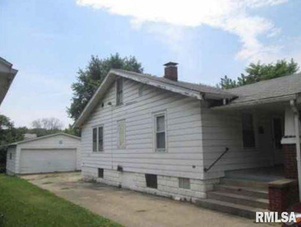 1329 East Olive Street Decatur, IL 62526 - Photo 2 of 15
