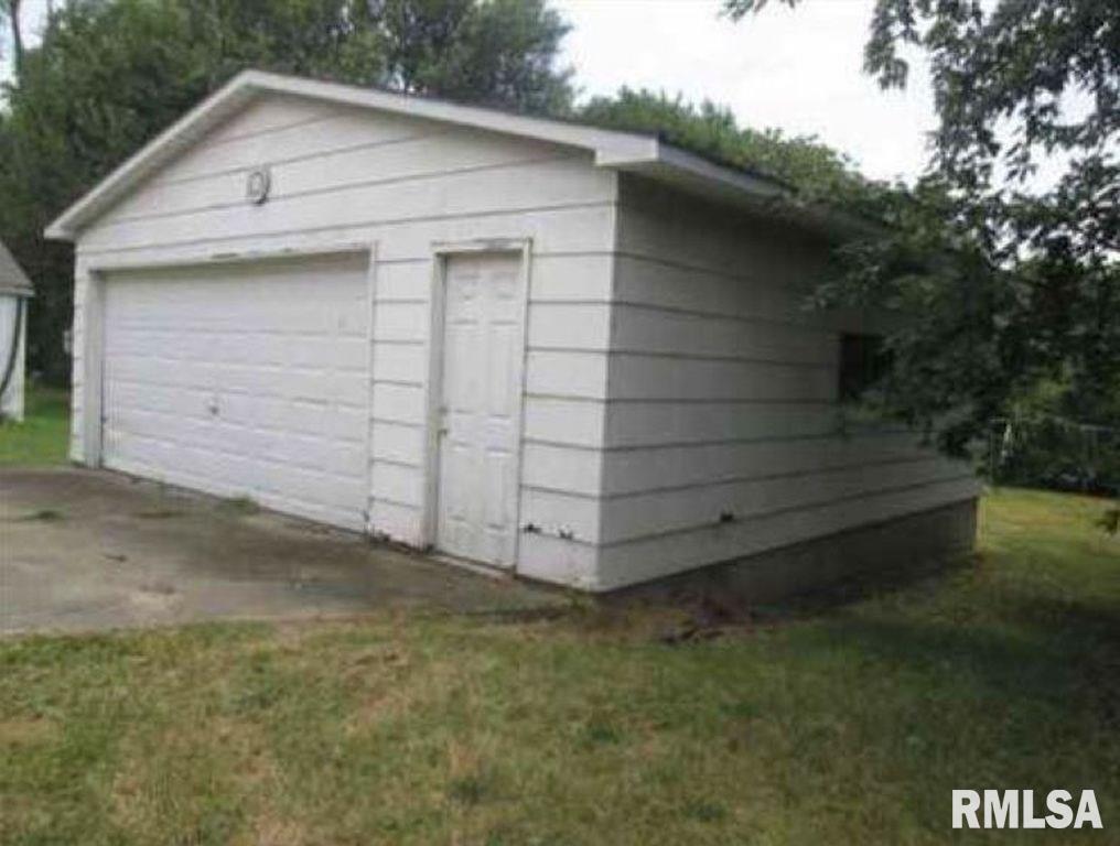 1329 East Olive Street Decatur, IL 62526 - Photo 3 of 15