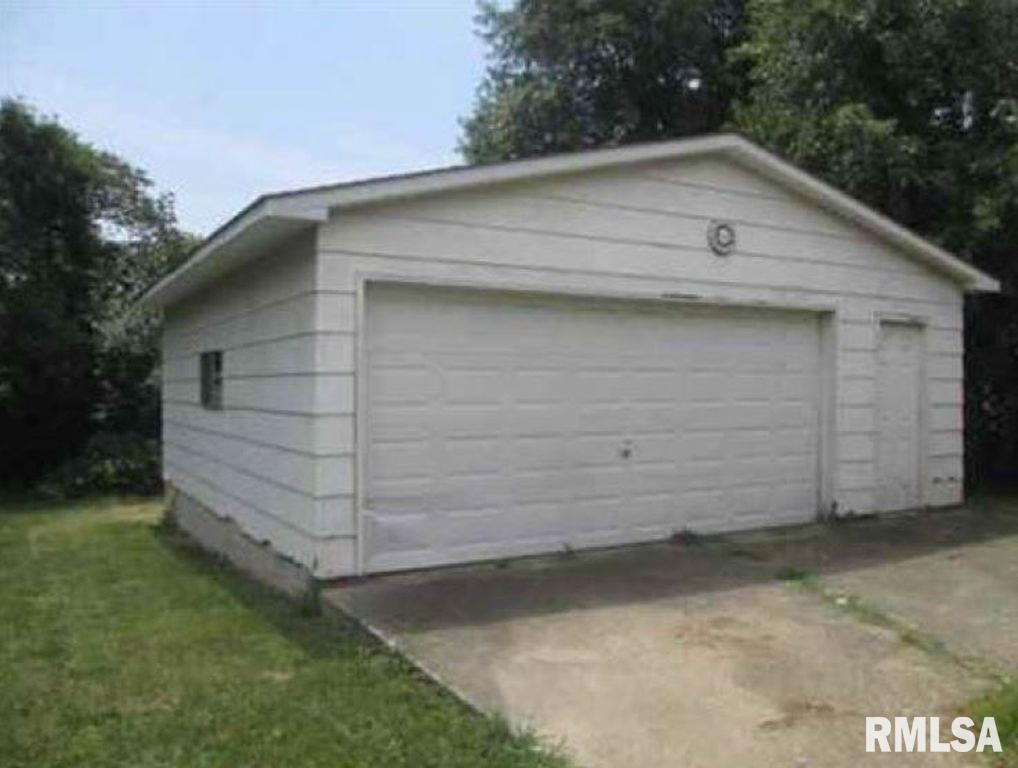 1329 East Olive Street Decatur, IL 62526 - Photo 4 of 15